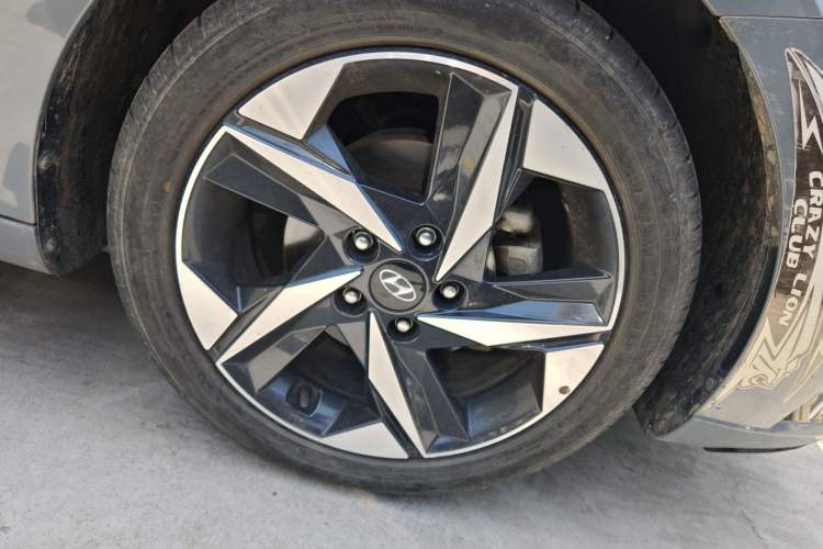 Used Hyundai Elantra 2022 1.5L CVT GLX Elite Edition Right Front Wheel Hub