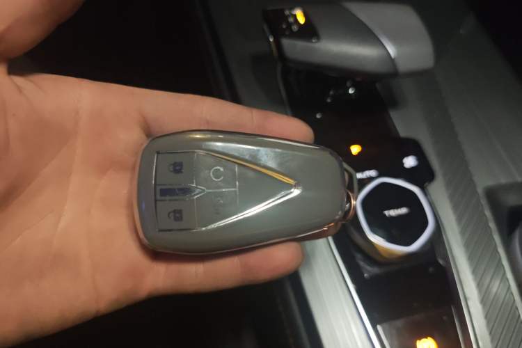 Used CHANGAN OSHAN Z6 2022 Blue Whale 1.5T DCT Smart Edition Urban Version Vehicle Key