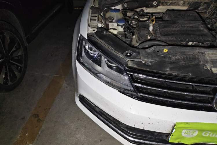 Used Volkswagen Sagitar 2015 1.6L Automatic Comfort Model Right Front Headlight