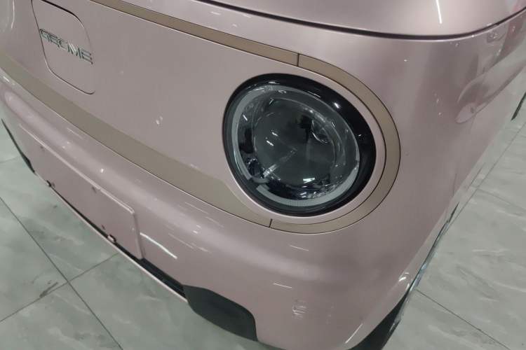 Used Geely Galaxy Panda 2023 Panda Mini 200km Endurance Bear Left Front Headlight