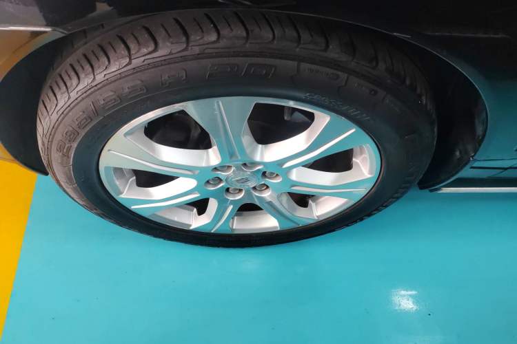 Used Cadillac SRX 2014 3.0L Leading Model Left Front Wheel Hub