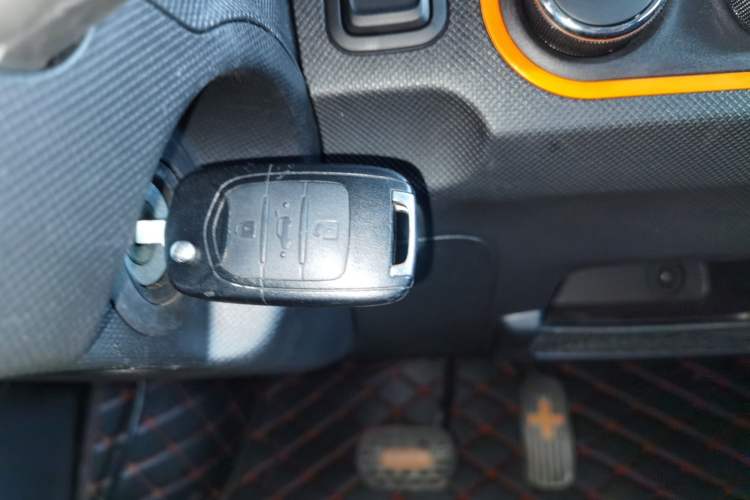 Used Wuling Hongguang MINIEV 2020 Enjoyment Model Lithium Iron Phosphate Interior 1