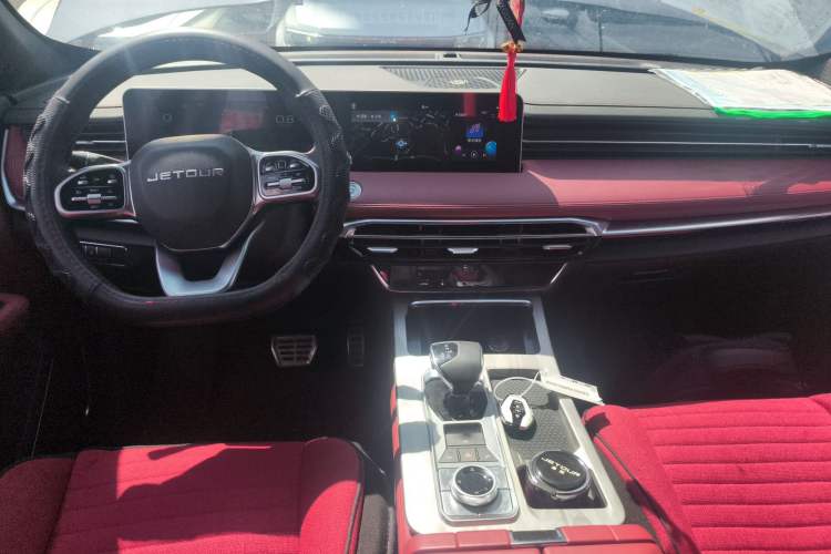 Used JETOUR X70 PLUS 2023 1.6T DCT Stronger 7-Seater Center Console