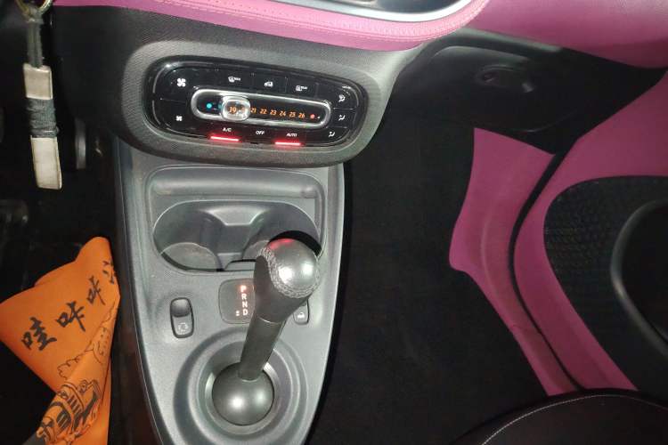 Used smart fortwo 2016 0.9T 66 kW Convertible Pioneer Edition
