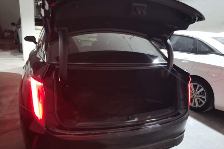 Used Hongqi E-QM5 2022 431 km Charge & Enjoy Edition