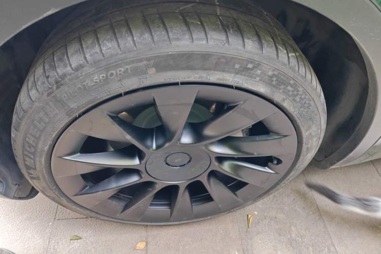 Used Tesla Model Y 2022 Long-Range All-Wheel-Drive Version
