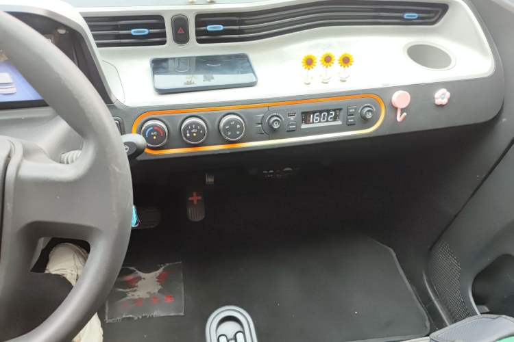 Used Wuling Hongguang MINIEV 2020 Zizai Version Lithium-NMC Audio And AC Panel