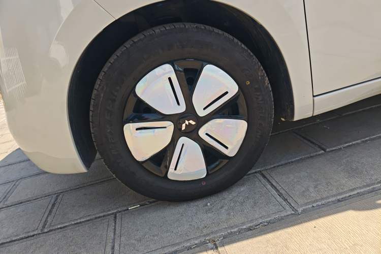 Used Wuling Hongguang MINIEV 2025 Four-Door Version Advanced Edition Left Front Wheel Hub
