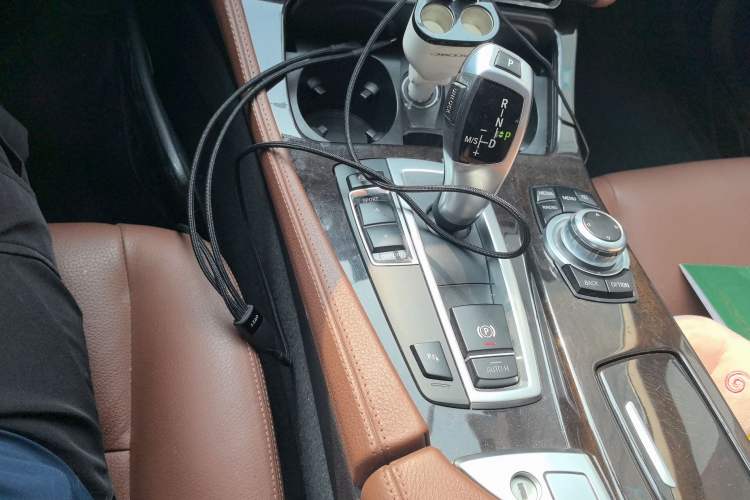 Used BMW 5 Series 2014 525Li Leading Model
