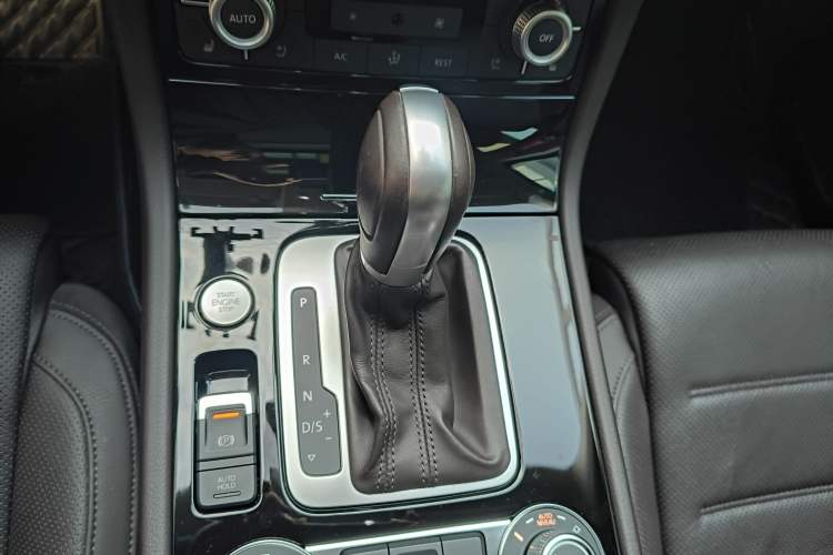 Used Volkswagen Touareg 2018 3.0 TSI Glory Collection Edition