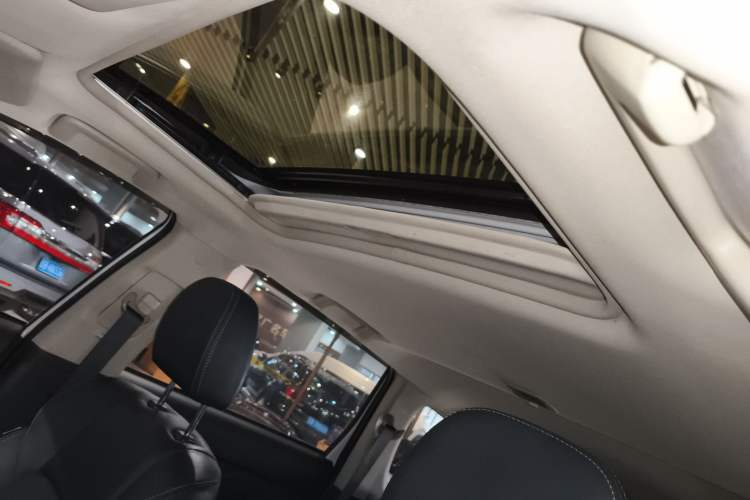 Used Mitsubishi Outlander 2019 2.4L 4x4 Zhi Xiang Edition 5 Seats China VI Standard