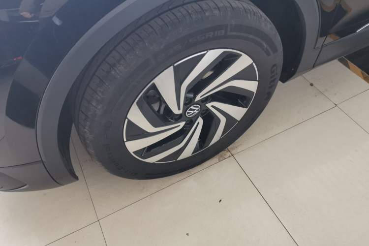 Used Volkswagen Tiguan L 2025 Model, Outstanding Version, 300TSI Automatic Two-Wheel Drive Longteng Edition Left Front Wheel Hub