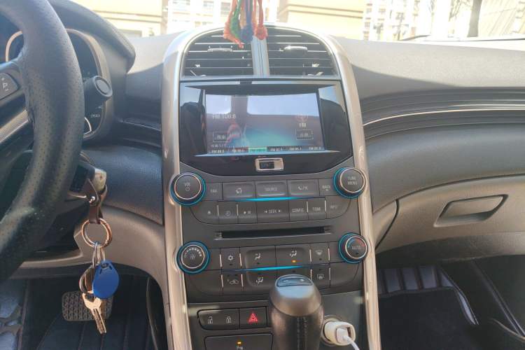 Used Chevrolet Malibu 2012 2.0L Automatic Luxury Edition Audio And AC Panel