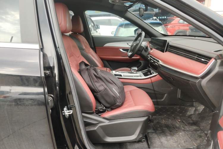 Used JETOUR X70 PLUS 2023 1.5T DCT Brave PLUS 7-Seater