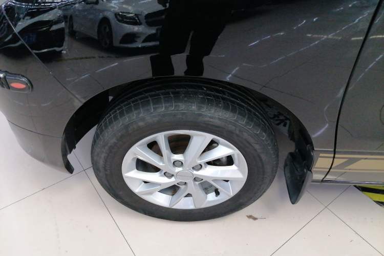 Used FORTHING Lingzhi PLUS 2022 Travel Edition 2.0L Manual Luxury Version 7 Seats
