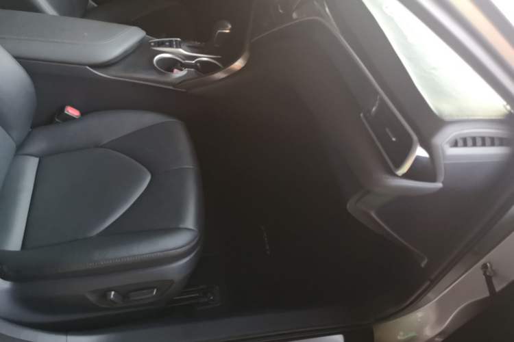 Used Toyota Camry 2021 2.5G Luxury Edition
