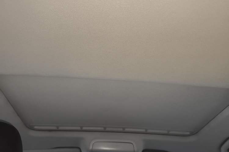 Used Volkswagen Sagitar 2014 Revised Version 1.4TSI Automatic Luxury Edition Headliner