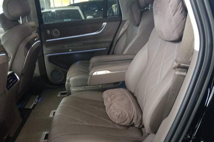 Used Hima AITO M9 2024 Range-Extended Ultra Version 42 kWh 6-Seater Model Left Rear Seat