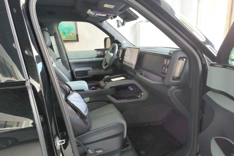 Used Formula Leopard 5 2023 Explore Edition