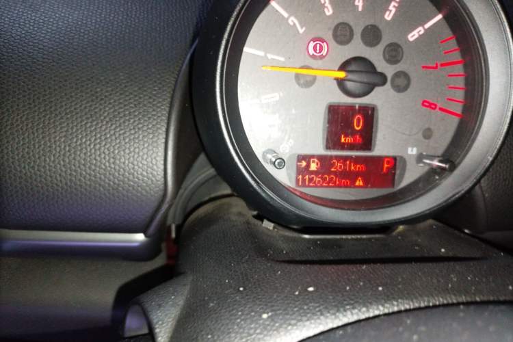 Used MINI Countryman 2014 1.6T COOPER S Odometer Close Up