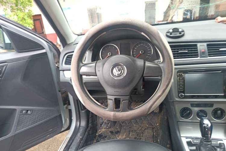 Used Volkswagen Lavida 2013 1.4TSI DSG Comfort Edition Steering Wheel