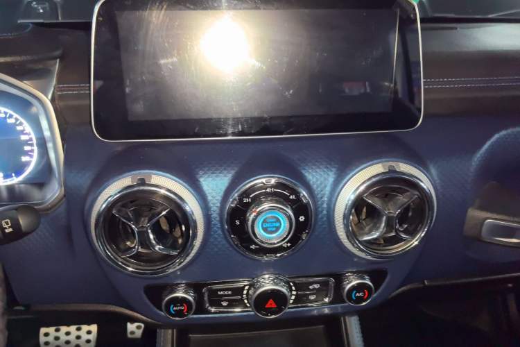 Used BAIC Off-Road BJ40 2019 PLUS 2.3T Automatic Four-Wheel Drive Premium Edition China VI Audio And AC Panel