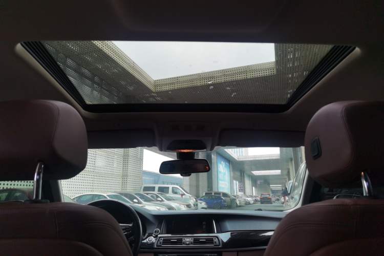 Used BMW 5 Series 2014 528Li Leading Model
