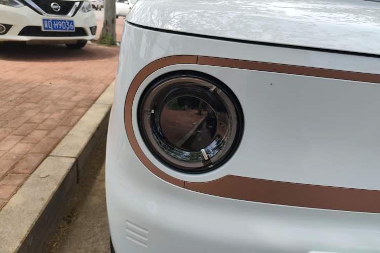 Used Geely Galaxy Panda 2024 Panda Mini 200km Endurance Bear Right Front Headlight