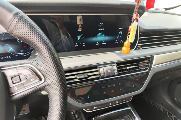 Used Hongqi HS5 2019 2.0T Smart Connect Flagship Edition Audio And AC Panel