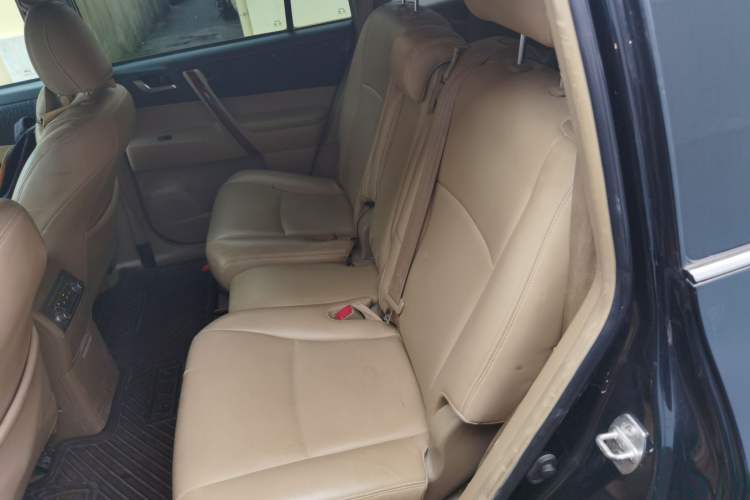 Used Toyota Highlander 2012 2.7L Two-Wheel Drive 7-Seater Elite Edition Left Rear Seat