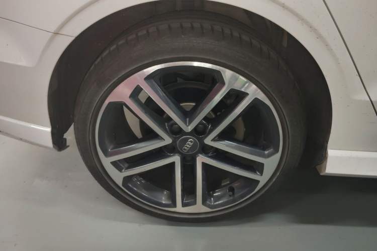 Used Audi A3 2020 Limousine 35 TFSI Sporty Version China VI Right Rear Wheel Hub