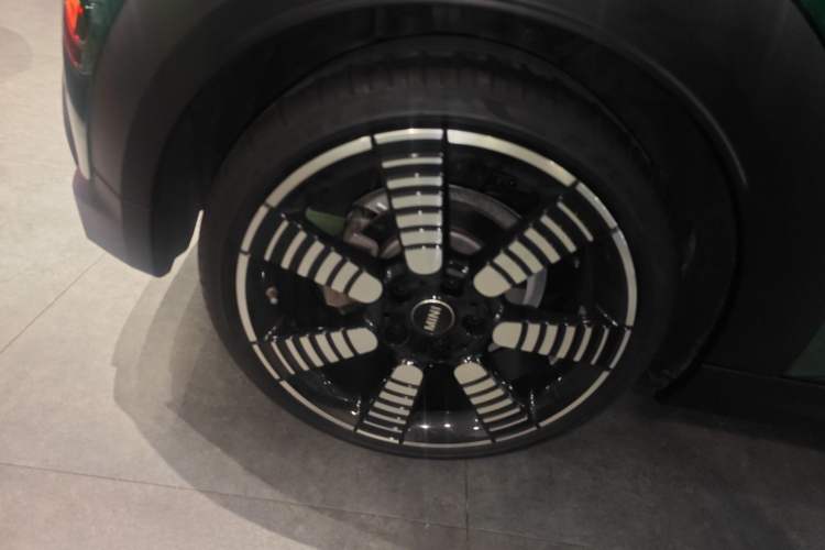 Used MINI 2022 Updated 2.0T COOPER S Artist Right Rear Wheel Hub