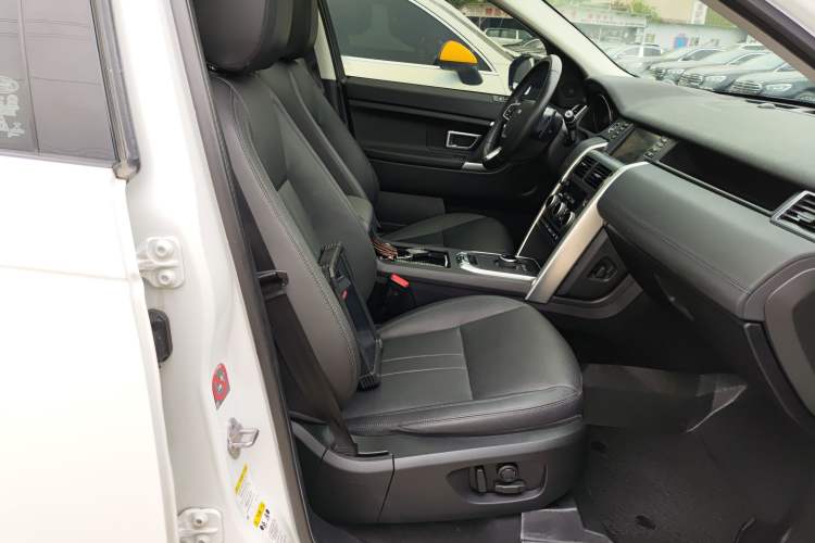 Used Land Rover Discovery Sport 2019 240 PS SE Version China VI Standard Right Front Seat
