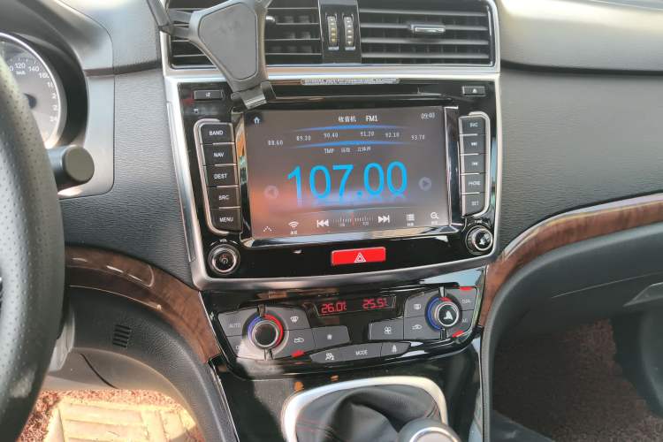 Used Haval H6 2015 Upgraded Model 1.5T Manual Two-Wheel Drive Prestige Version