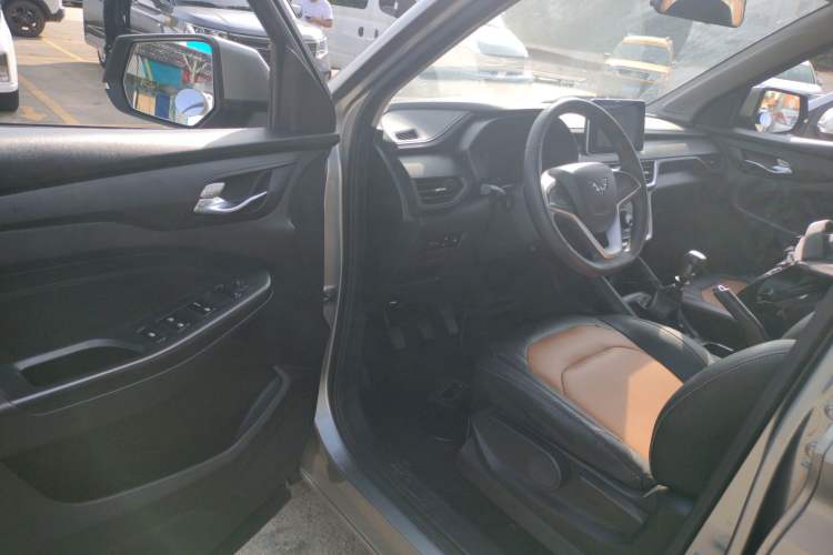 Used Wuling Hongguang S3 2019 1.5L Manual Comfort Model China VI Standard
