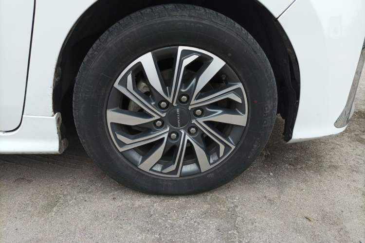 Used SAIC MAXUS G20 2020 2.0T Gasoline Automatic Luxury Edition Right Front Wheel Hub