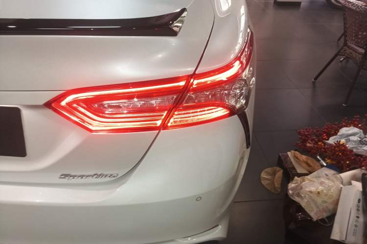 Used Toyota Camry 2019 2.5S FENGSHANG Version China VI Standard Right Rear Taillight