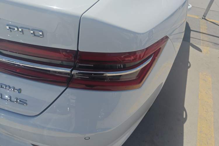 Used BYD Qin Pro 2019 Super Edition 1.5TI Automatic Smart Connect Enjoyment Model China VI Standard Right Rear Taillight