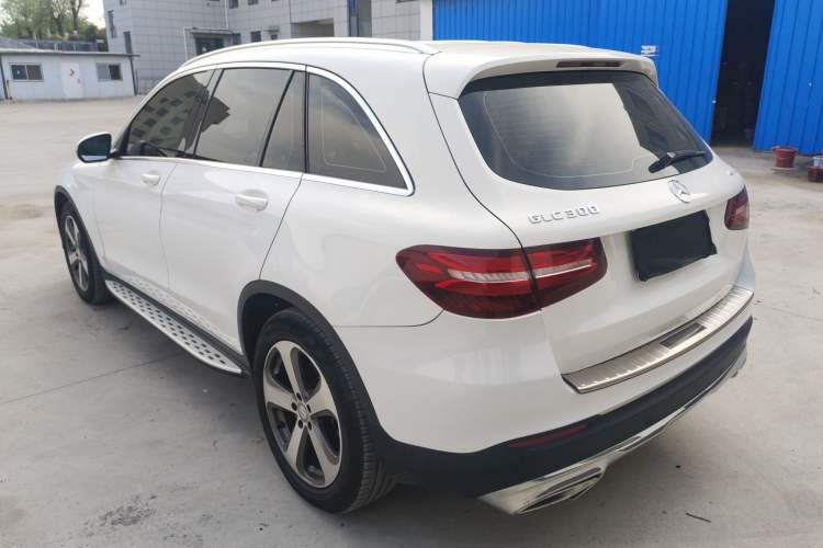 Used Mercedes-Benz GLC 2016 GLC 260 4MATIC Luxury Model Exterior 2