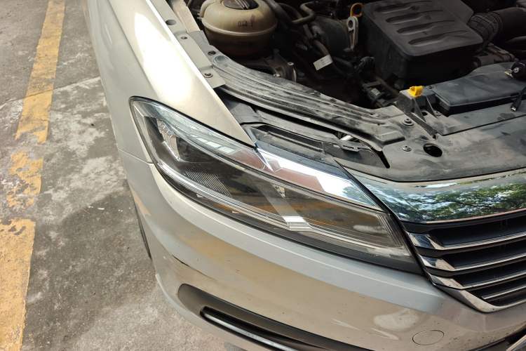 Used Volkswagen Lavida 2018 1.5L Automatic Comfort Edition China V Standard Right Front Headlight