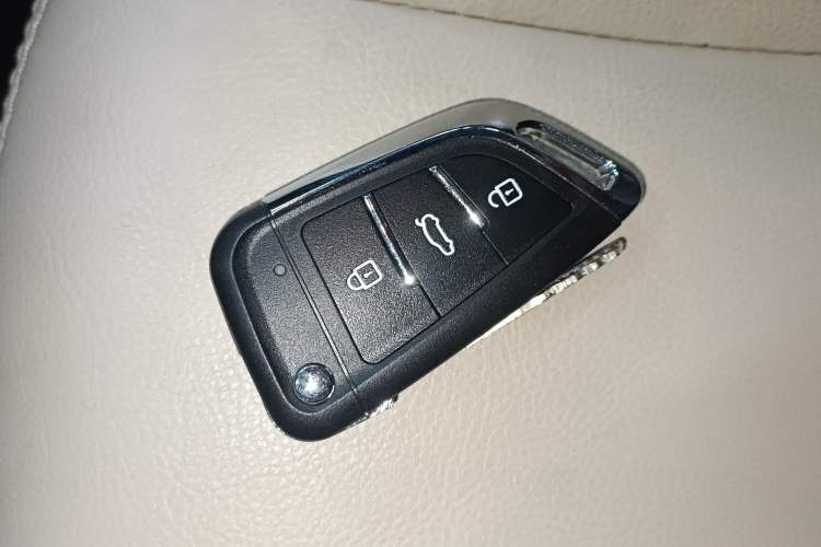 Used Hyundai Verna Ray 2016 1.4L Automatic Leading-Edge GLX