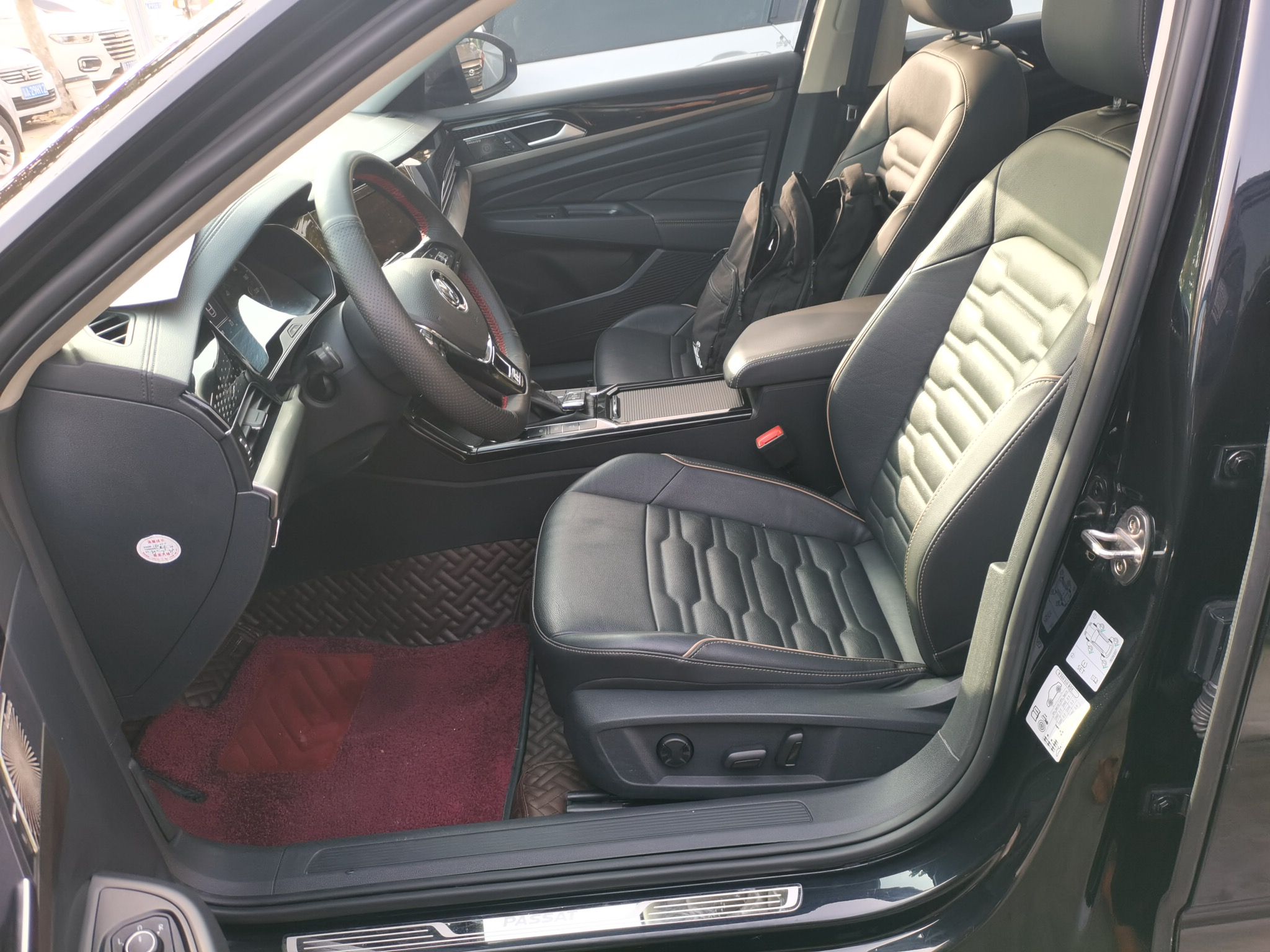 Переднее сиденье в автомобиле