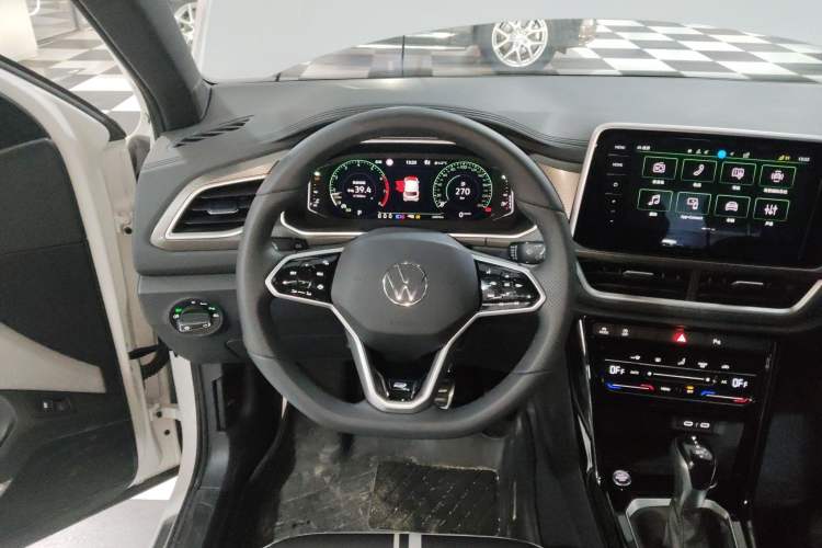 Used Volkswagen T-ROC 2025 300TSI DSG Two-Wheel Drive Chen Guang Edition
