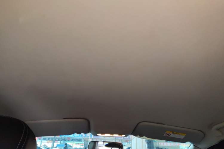 Used Venucia T70 2016 2.0L CVT Smart Choice Edition
