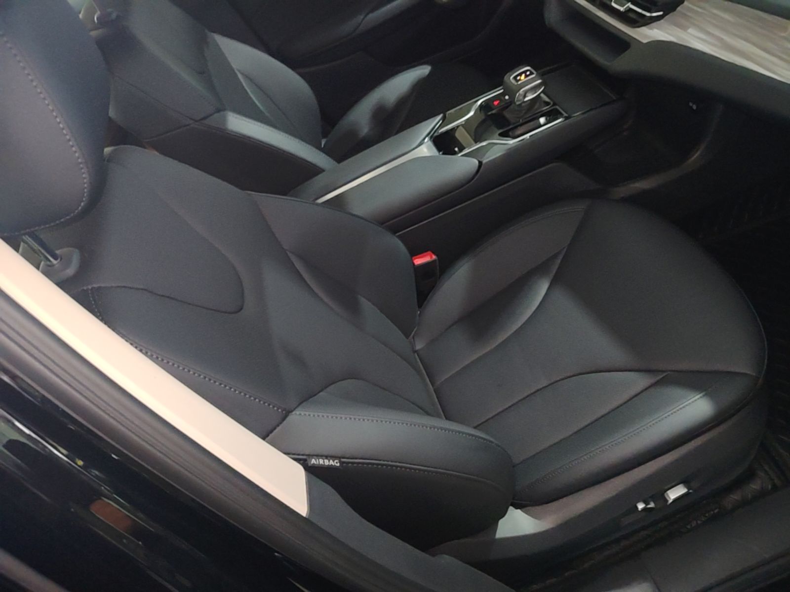Hongqi E-QM5 2024 610 km PLUS — снимка 19