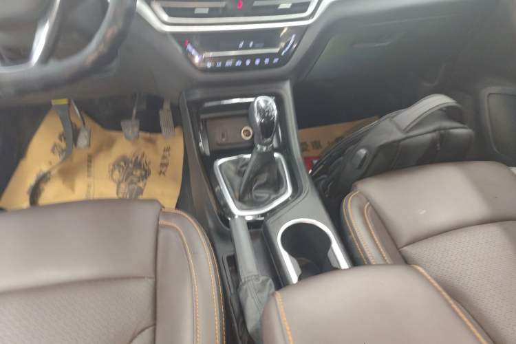 Used CHANGAN CS35PLUS 2018 1.6L Manual Changlian Edition China V Standard
