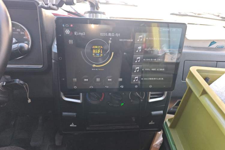 Used Iveco Daily 2021 2.5T A35 M1 Passenger Van 5-9 Seats Short Wheelbase Low Roof Single Tire Manual Doors