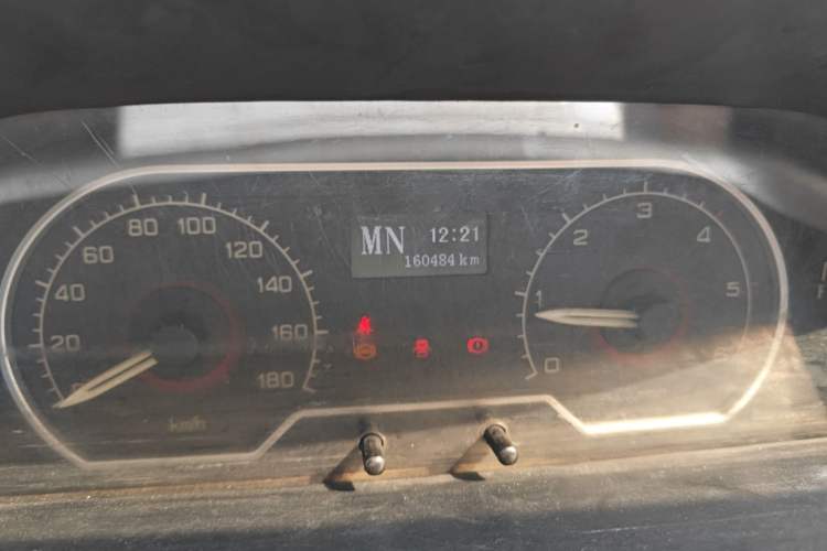 Used SAIC MAXUS Xintu V80 2017 2.5T AMT Aoyuntong National V Short Wheelbase Mid-Roof 5/6/10-Seater
