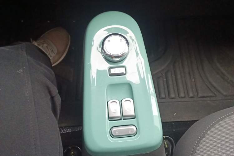 Used CHANGAN NEVO Lumin 2023 301km Honey Dew Edition Gear Lever