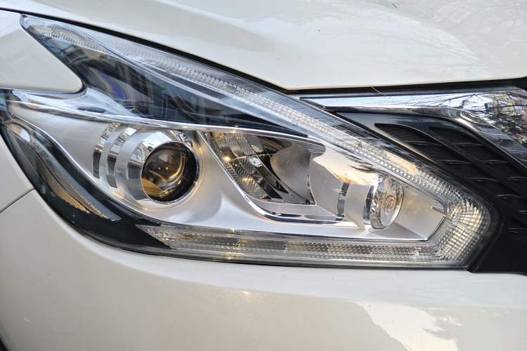 Used Nissan Murano 2019 2.5L XL Two-Wheel Drive Smart Connect Luxury Edition China VI Standard Right Front Headlight